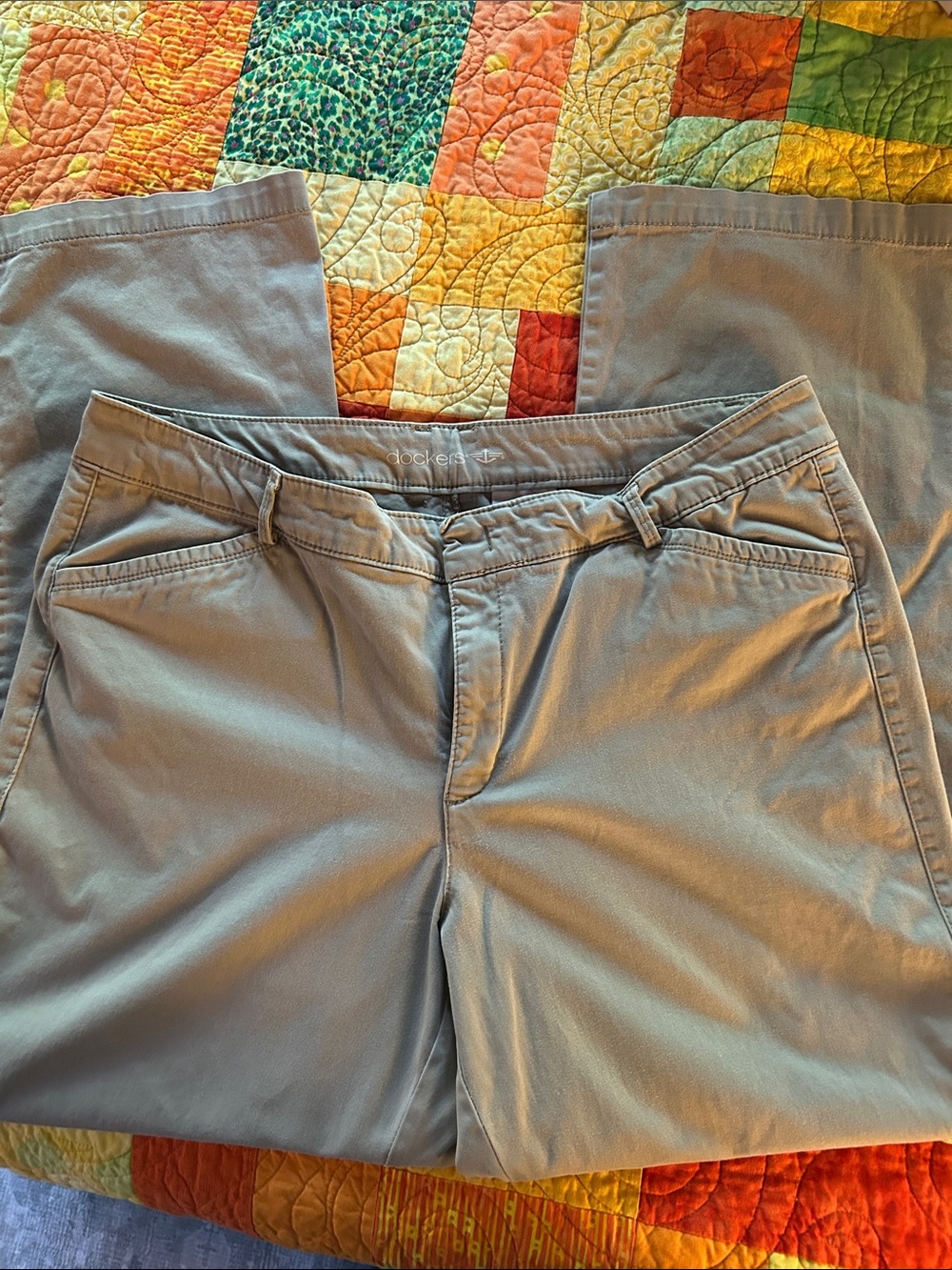 Dockers Straight Leg Chinos in Khaki